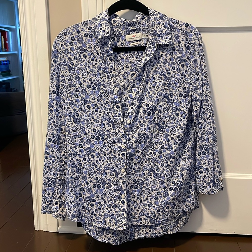 Vineyard Vines blue floral blouse size 4